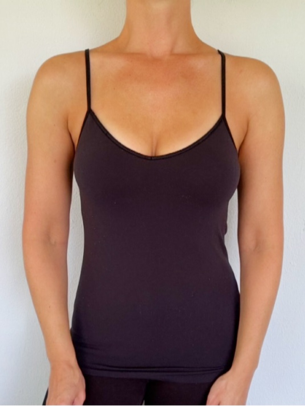 So black favorite v-neck seamless camisole spaghetti strap tank top size large